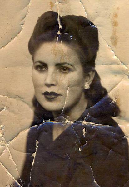 Foto antigua de una mujer